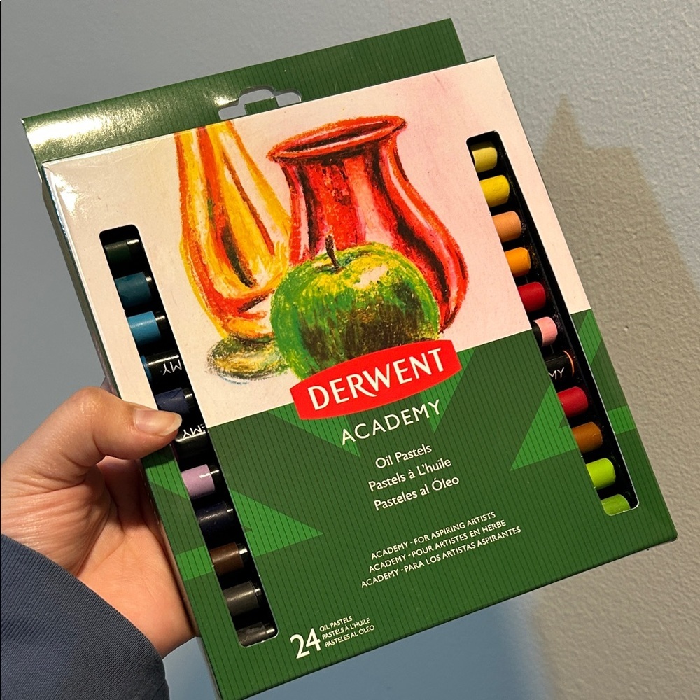 Art supplies - Picture 2 of 4
